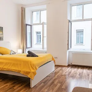 Peaceful 1br Apt. Near Metro Station Langenfeldg. Viena